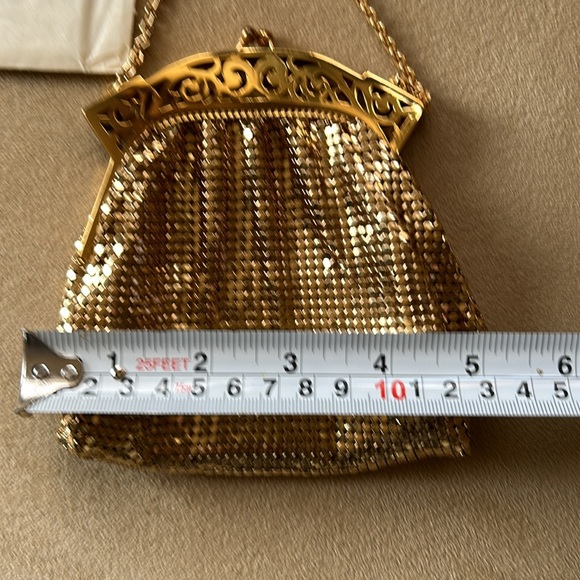 Vintage Whiting & Davis Gold Mesh & Scrollwork Mini Bag with Original Mirror - Picture 8 of 9